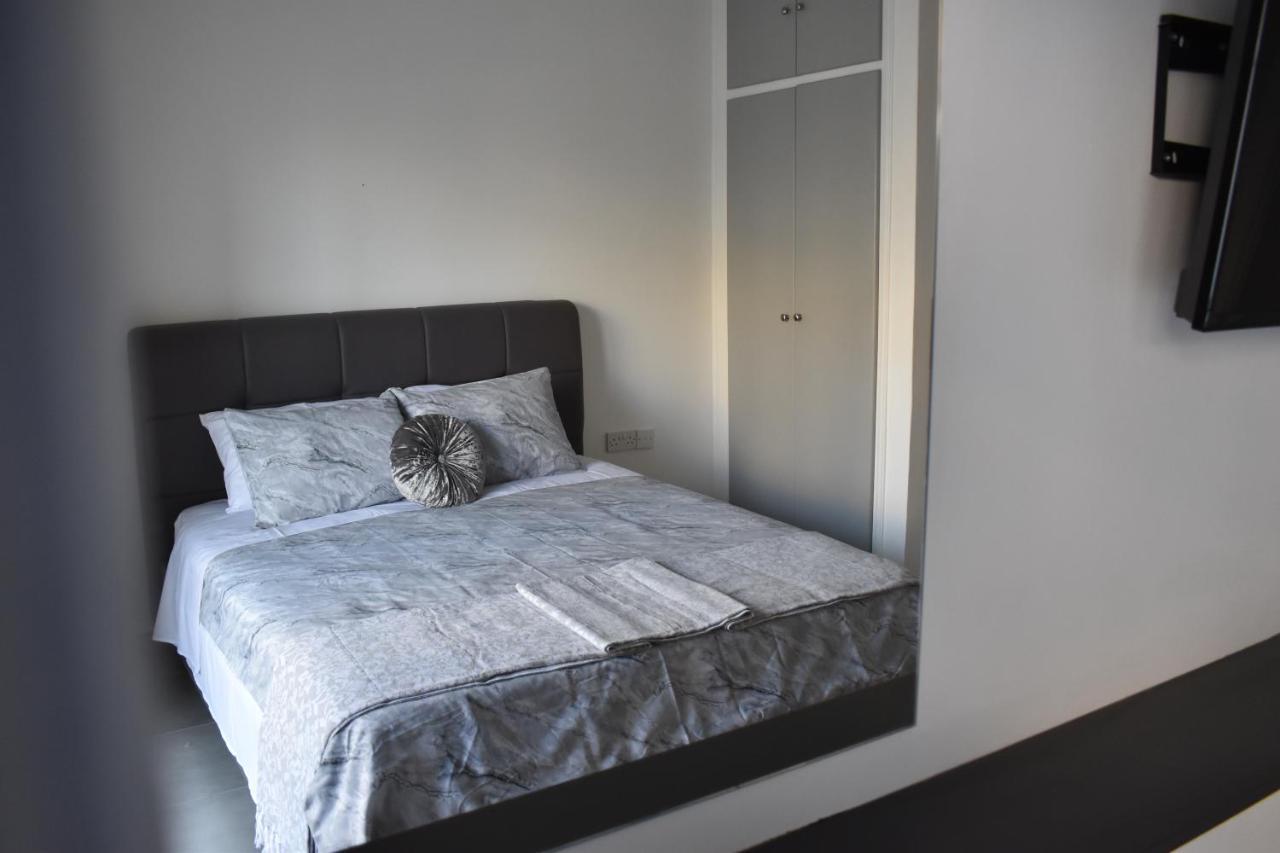 Marias Apartment - In City Centre,Near Beach Larnaca Bagian luar foto