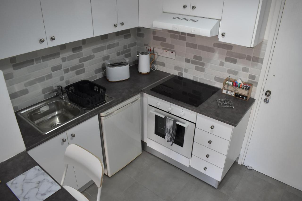 Marias Apartment - In City Centre,Near Beach Larnaca Bagian luar foto
